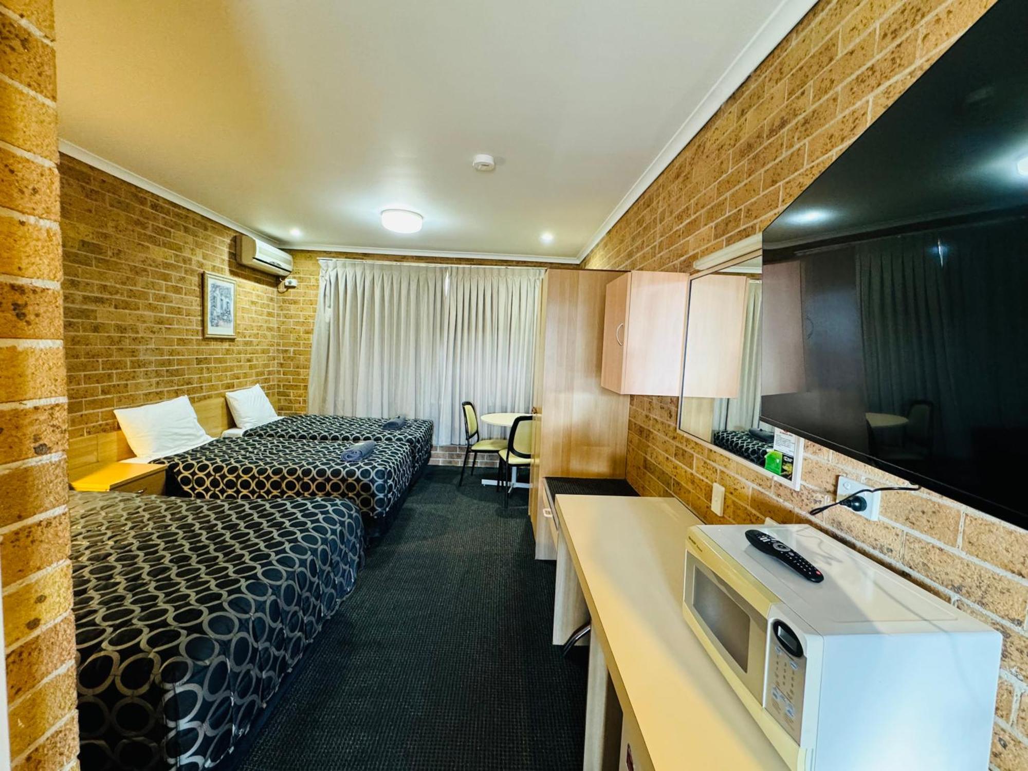 Town And Country Motor Inn タムワース エクステリア 写真