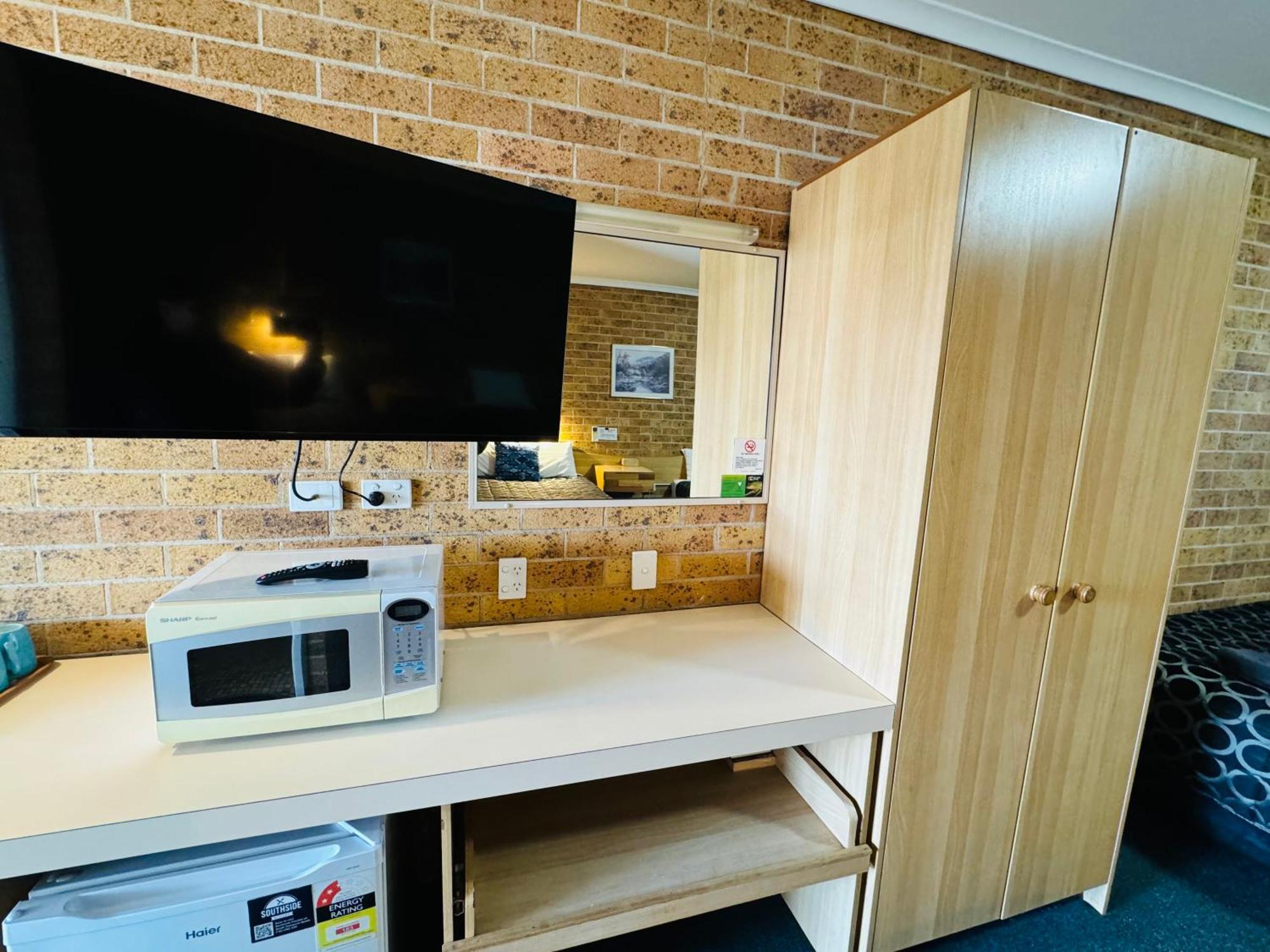 Town And Country Motor Inn タムワース エクステリア 写真